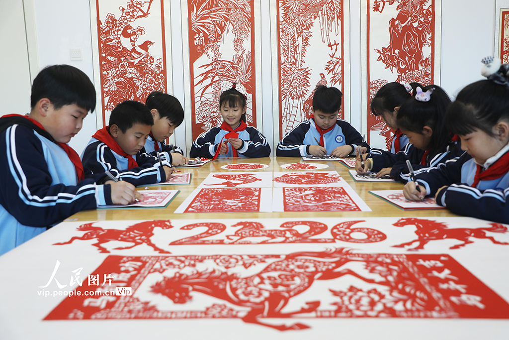 河北唐山:巧手剪紙迎新年【3】