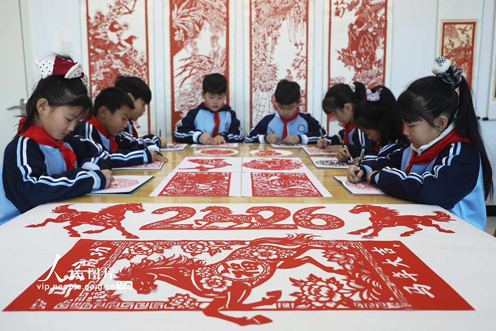 河北唐山:巧手剪紙迎新年【4】