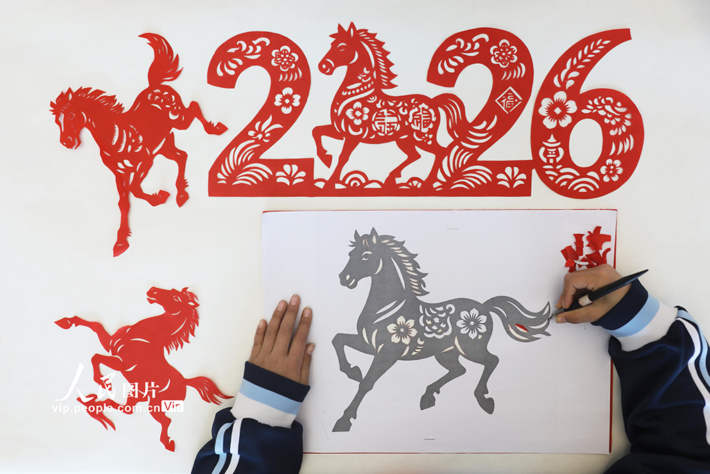 河北唐山：巧手剪紙迎新年【5】