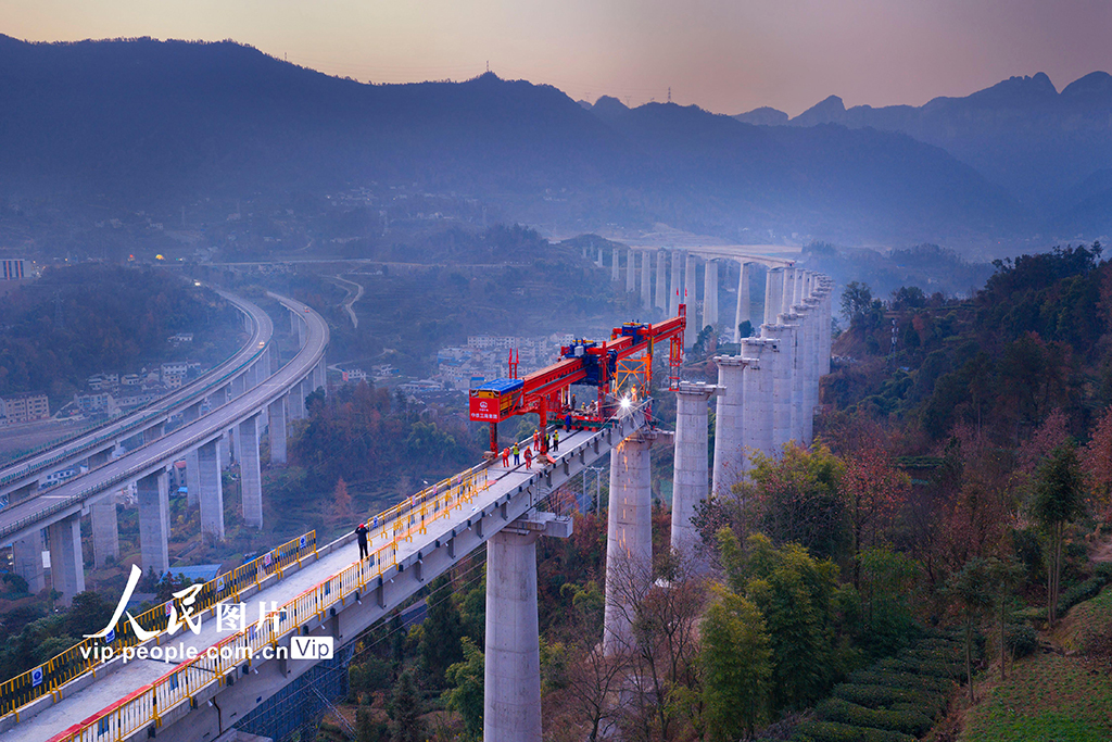 湖北秭歸：三峽樞紐茅坪港疏港鐵路建設忙【3】