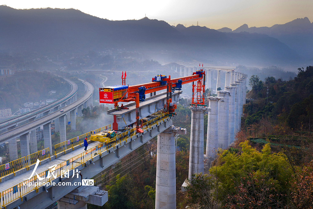 湖北秭歸：三峽樞紐茅坪港疏港鐵路建設忙【5】