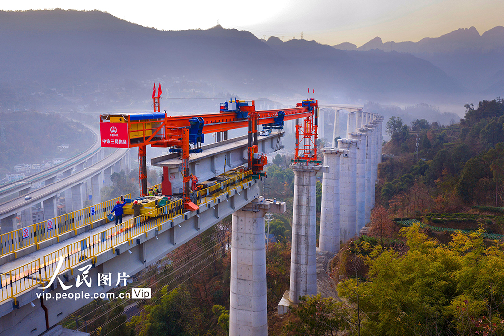 湖北秭歸：三峽樞紐茅坪港疏港鐵路建設忙【6】