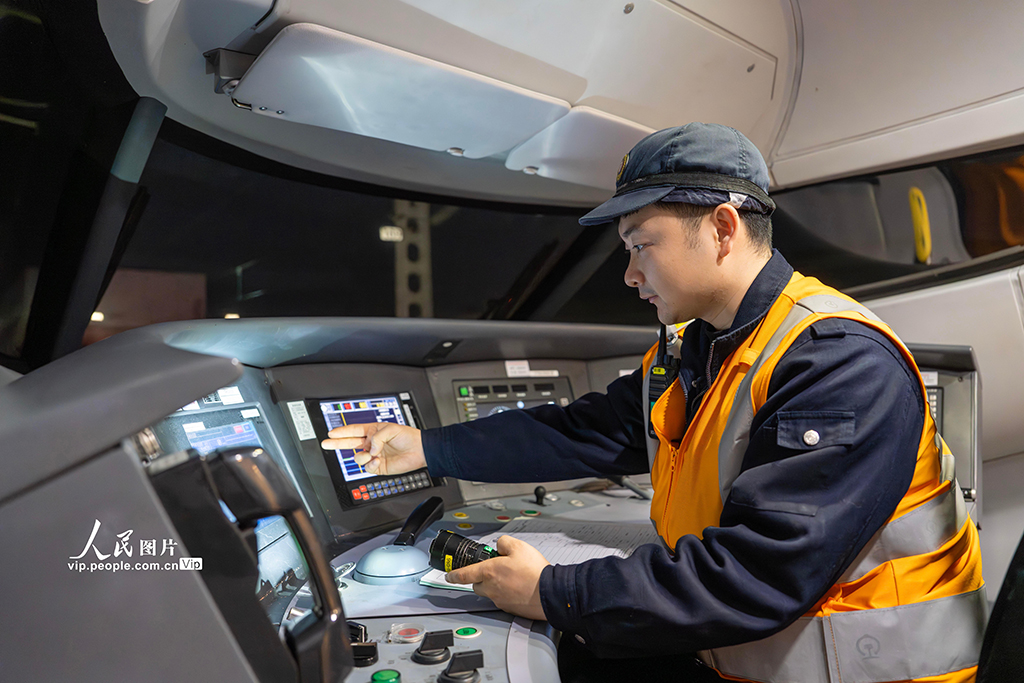 铁路部门全力护航元旦假期旅客出行【2】