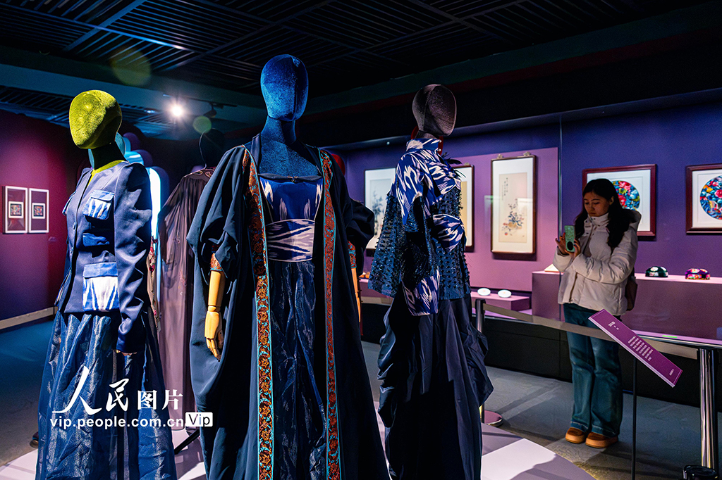 江蘇蘇州：“錦繡中華·霓裳同心——蘇韻江南與絲路哈密服飾文化展”正式開展【4】