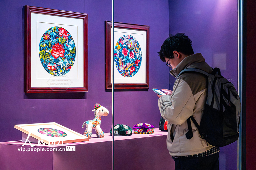 江蘇蘇州：“錦繡中華·霓裳同心——蘇韻江南與絲路哈密服飾文化展”正式開展【5】