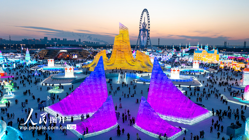 黑龍江哈爾濱：冰雪大世界游人如織【5】