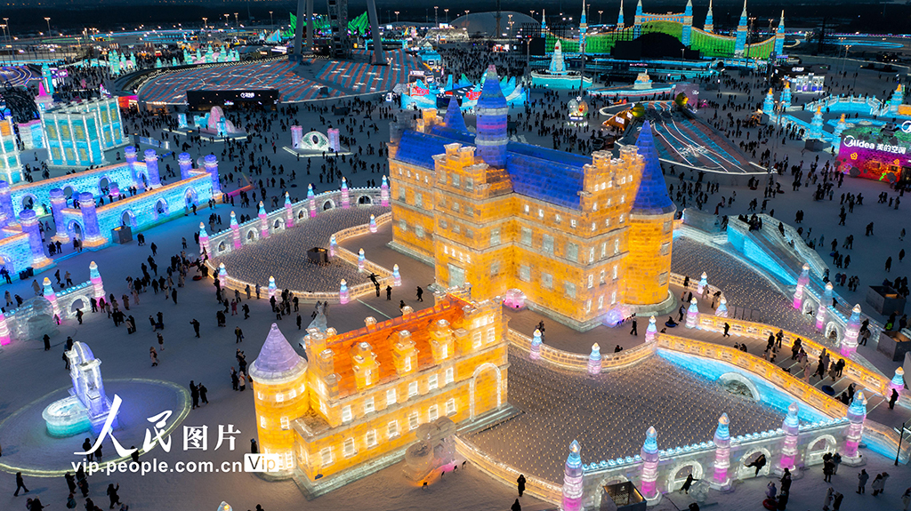 黑龍江哈爾濱：冰雪大世界游人如織【6】