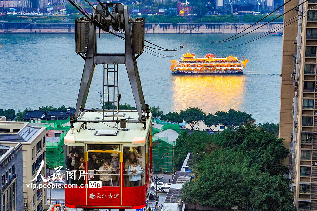 重庆：长江索道迎客流高峰【4】