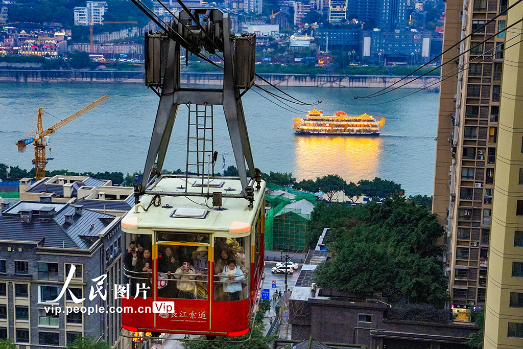 重庆：长江索道迎客流高峰【3】