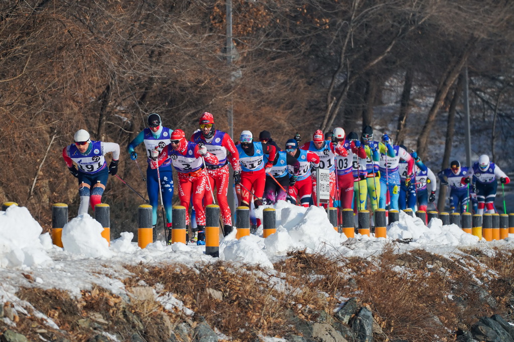 1月4日，參賽選手在比賽中。