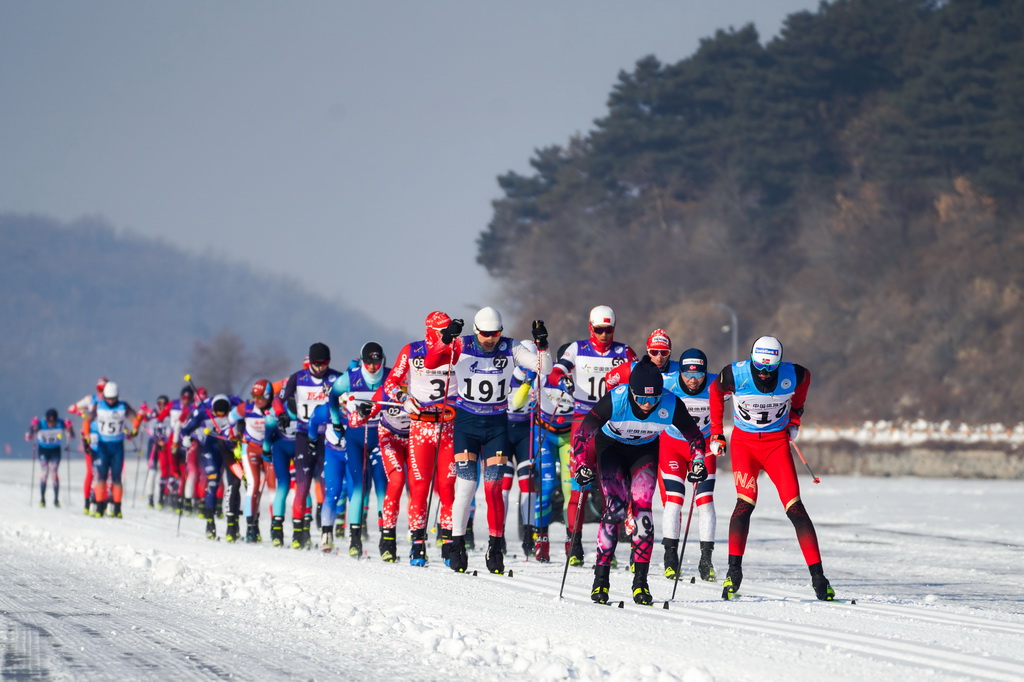 1月4日，參賽選手在比賽中。