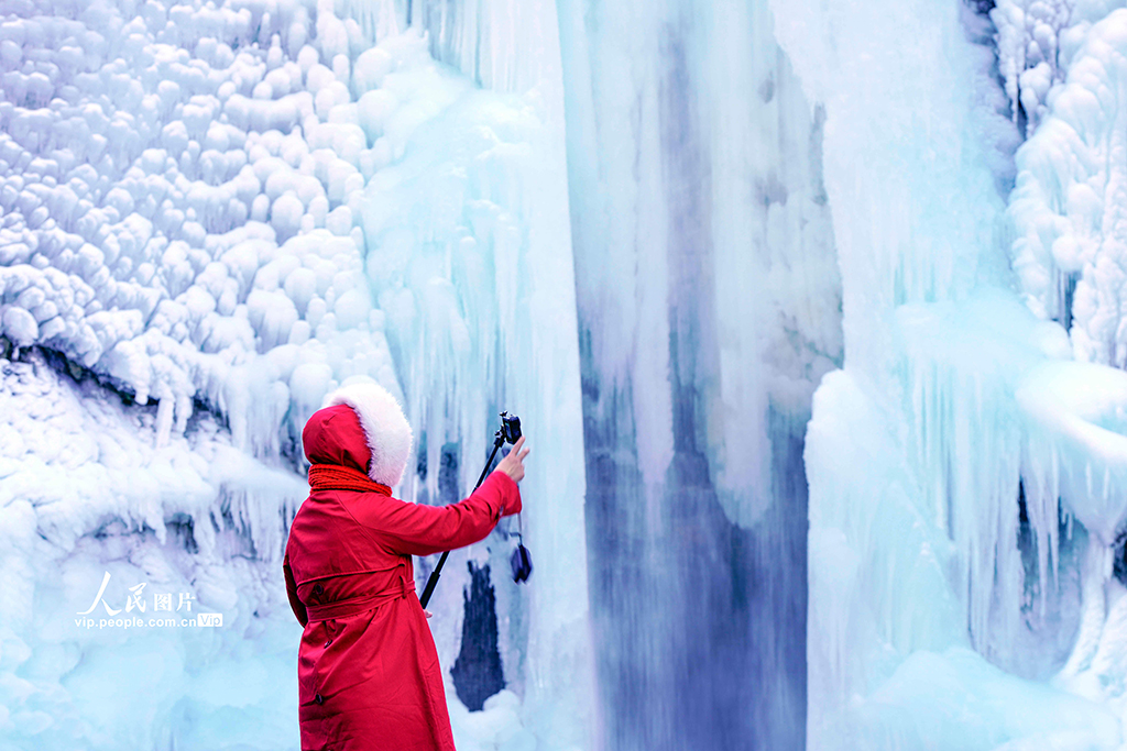 河北興隆：天然冰瀑引客來【3】