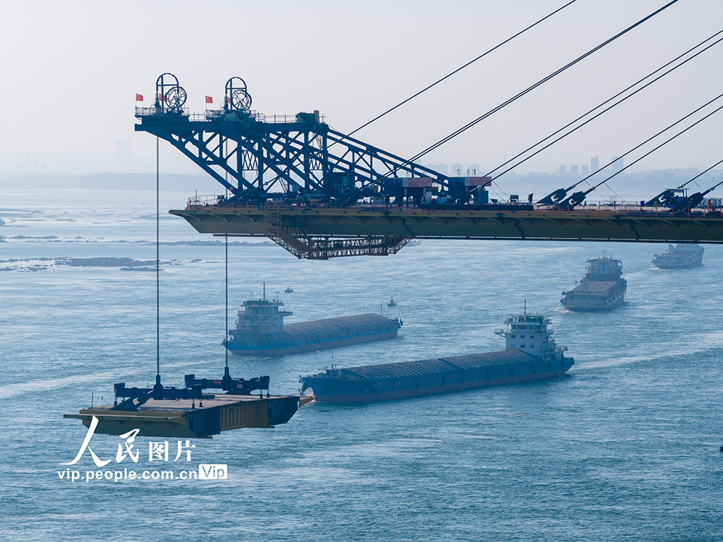 湖北宜昌：枝江長江大橋鋼箱梁吊裝有序推進【5】