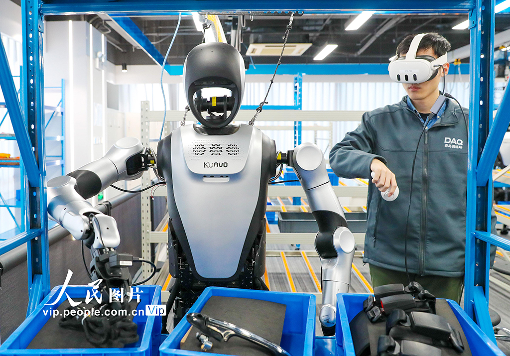 山東青島：人形機器人“實訓”忙【4】