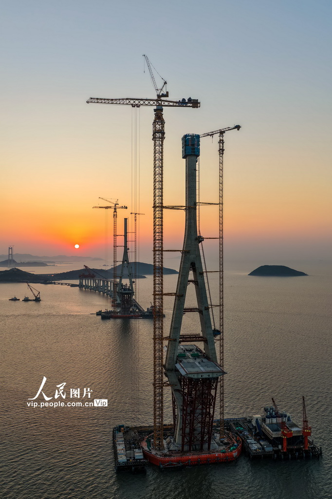 浙江舟山:青龙门特大桥三座主塔全部封顶【3】