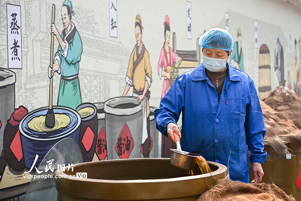 貴州開陽：古法醬油釀造忙【2】