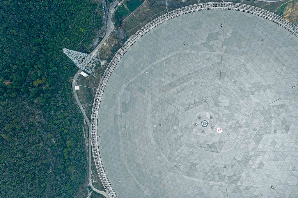 1月16日拍摄的“中国天眼”(无人机照片,维护保养期间拍摄)。