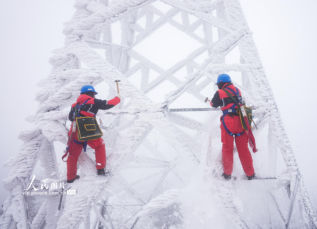 湖北鶴峰：冒雪巡線保供電【8】