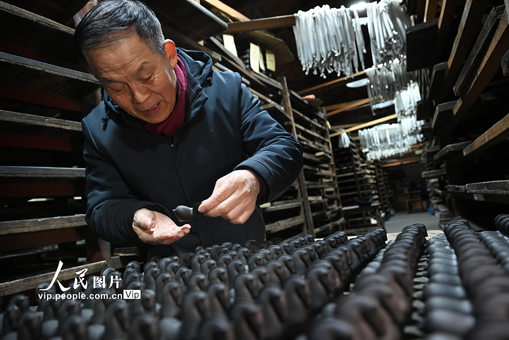 安徽黃山：趕制馬年生肖徽墨【4】