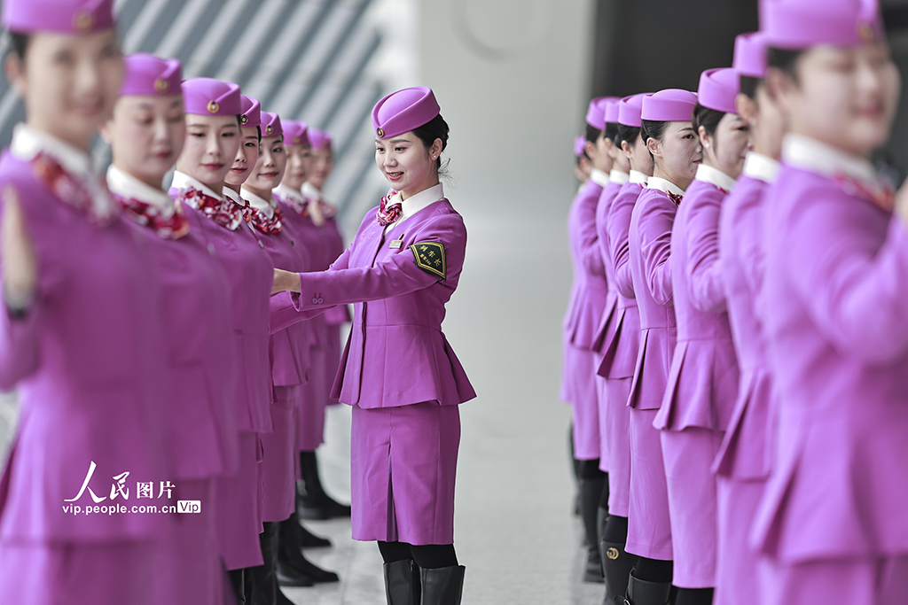 重庆：高铁乘务员集中培训迎春运【7】