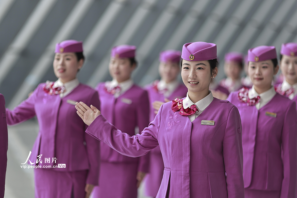 重庆：高铁乘务员集中培训迎春运【4】