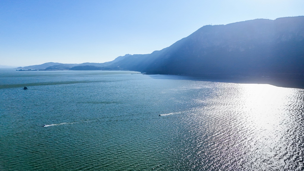 1月22日拍攝的滇池景色(無人機照片)。