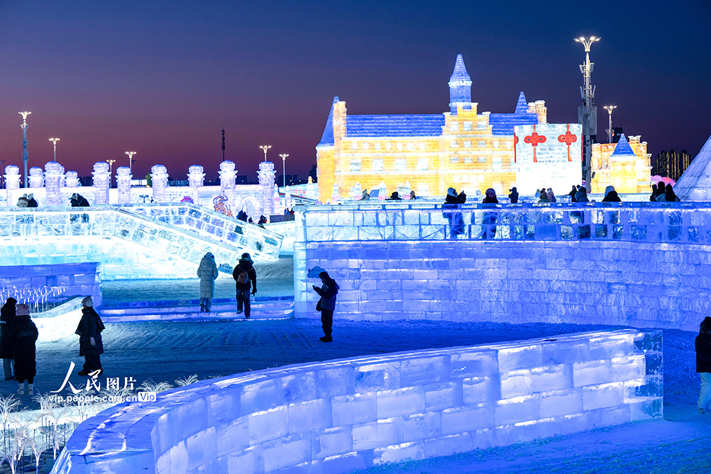 黑龍江哈爾濱：冰雪大世界人氣旺【5】