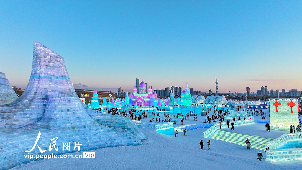 黑龍江哈爾濱:冰雪大世界人氣旺【4】