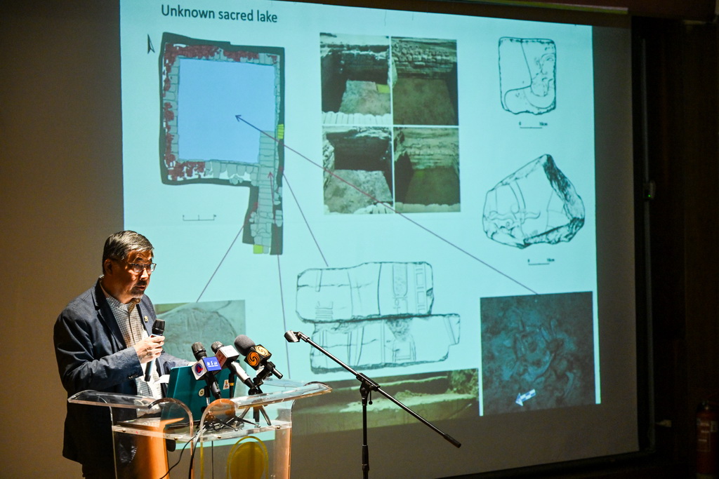 1月24日，中埃盧克索孟圖神廟聯合考古項目中方總負責人賈笑冰研究員介紹考古成果。新華社記者 辛夢晨 攝