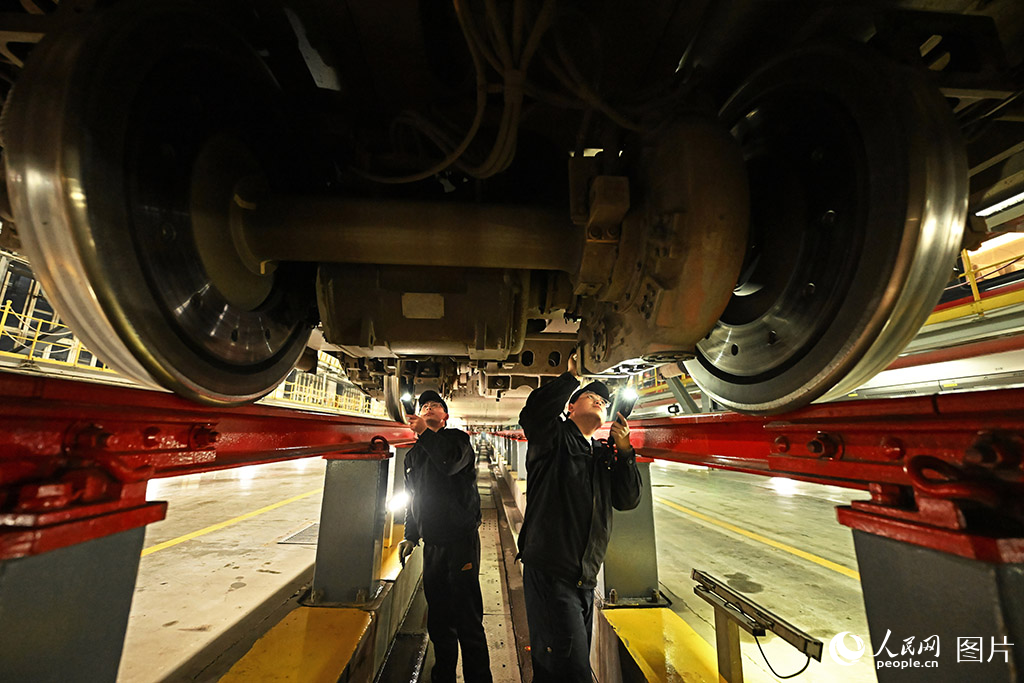 春運即將拉開大幕 動車集結如“陸地航母”【7】