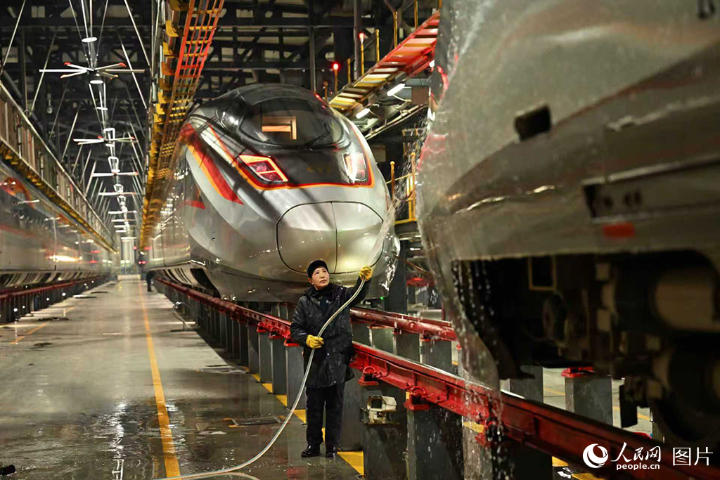 春運即將拉開大幕 動車集結如“陸地航母”【4】