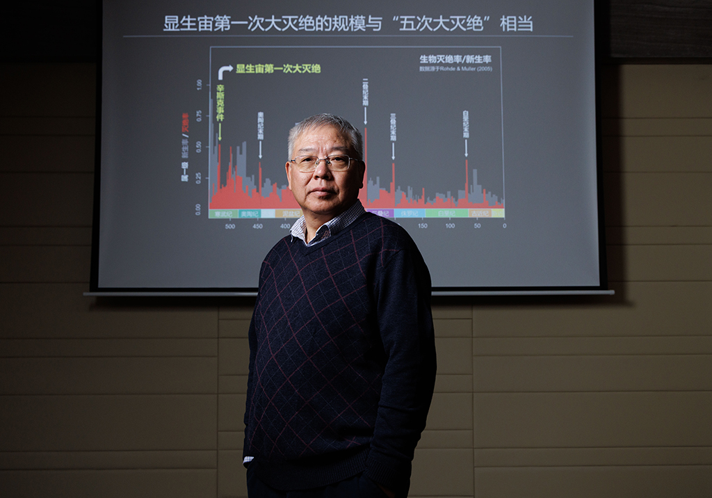 1月22日，中國科學院院士、研究員朱茂炎在中國科學院南京地質古生物研究所會議室留影。新華社記者 金立旺 攝