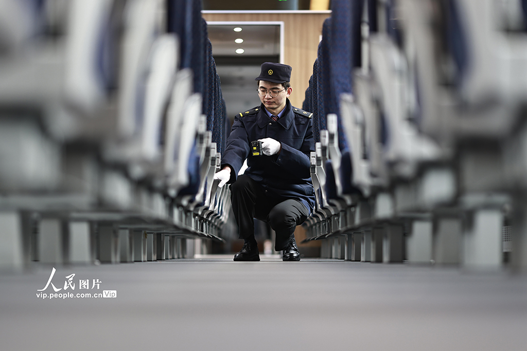 重慶:列車“體檢”迎春運【7】