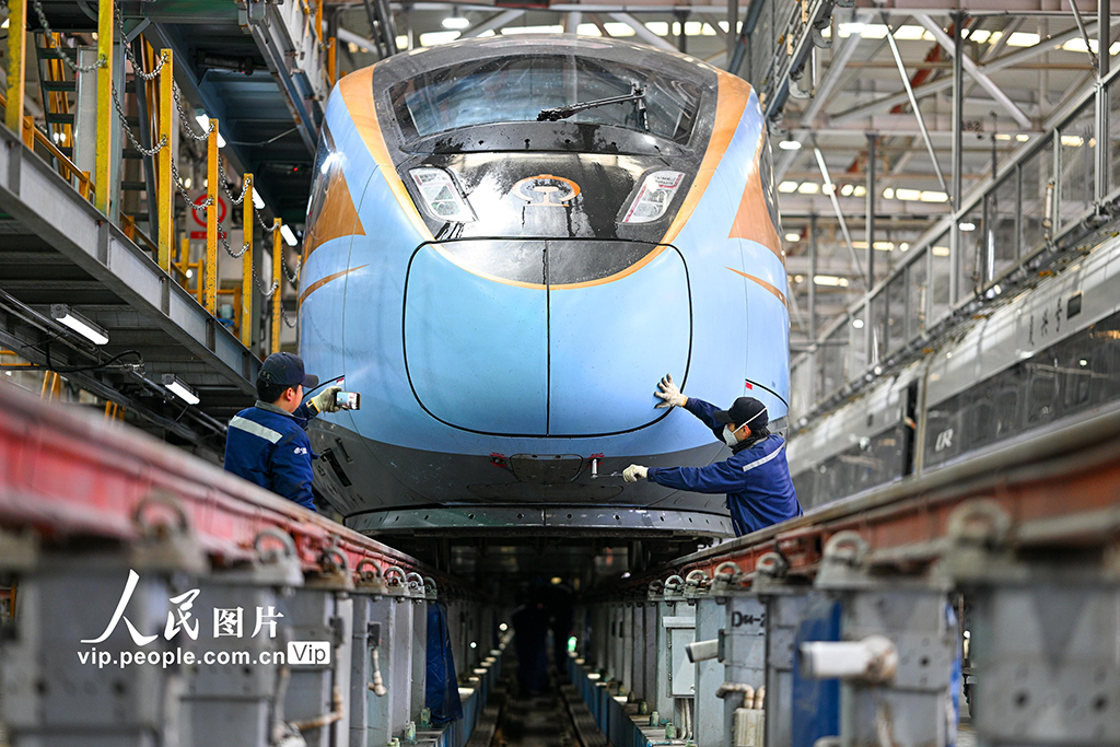 江蘇南京：動車“體檢”迎春運【4】