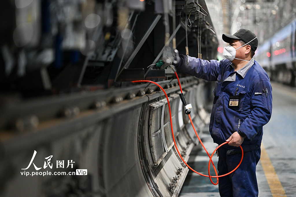 江蘇南京：動車“體檢”迎春運【6】