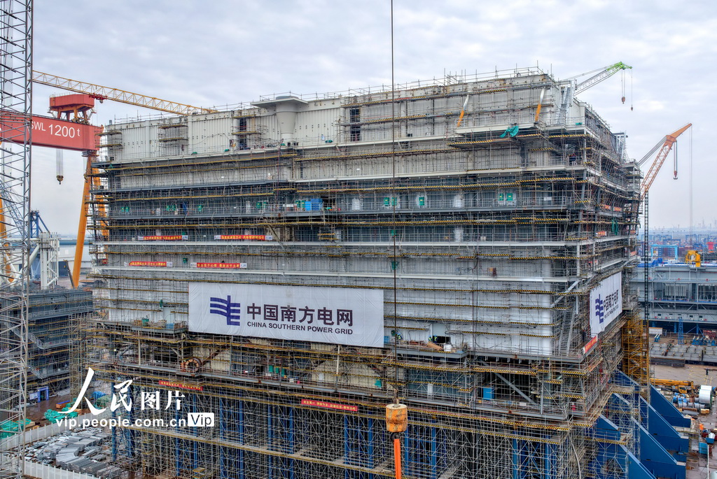 江苏南通：海陆一体海上风电柔直输电工程海上换流站封顶【4】