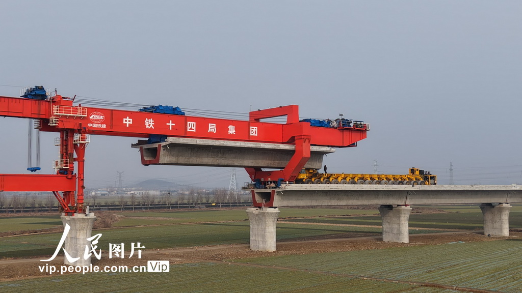 山東臨沂:濰宿高鐵臨沂段架梁施工忙【2】