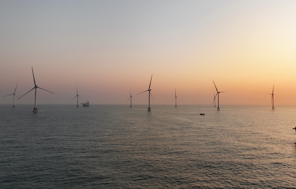 这是1月13日拍摄的闽南海域海上风电场一角(无人机照片)。