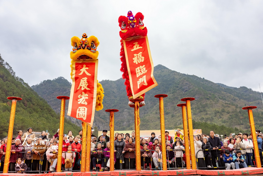 藤县舞狮赴广西蒙山献艺【2】