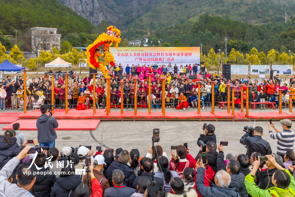 藤县舞狮赴广西蒙山献艺【3】