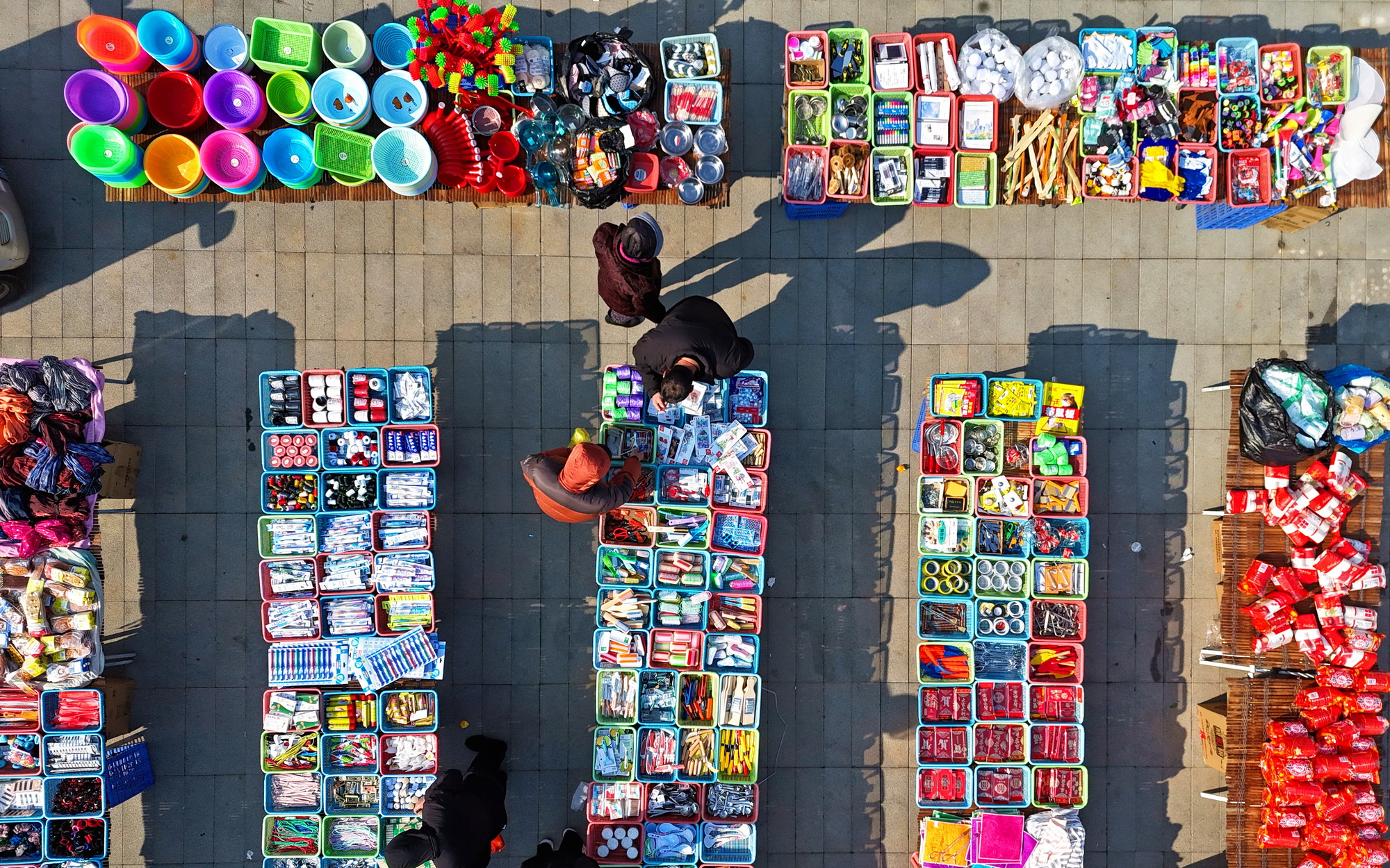 周末集市年味浓