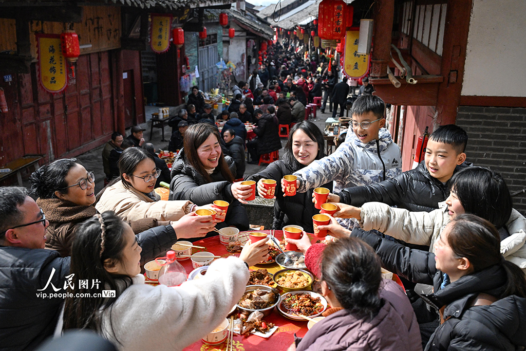 四川蓬安:千年古镇“团年宴”迎新春【2】