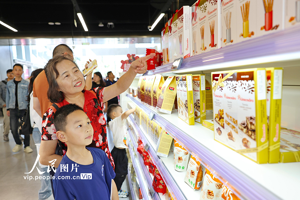 海南三亚首家日用消费品免税店开业【3】