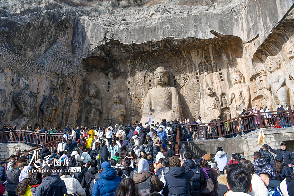 河南洛陽：龍門石窟景區迎來旅游高峰【3】