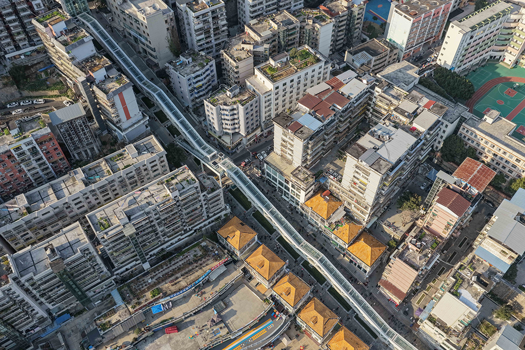 空中俯瞰巫山縣“神女大扶梯”（2月12日攝，無人機照片）。