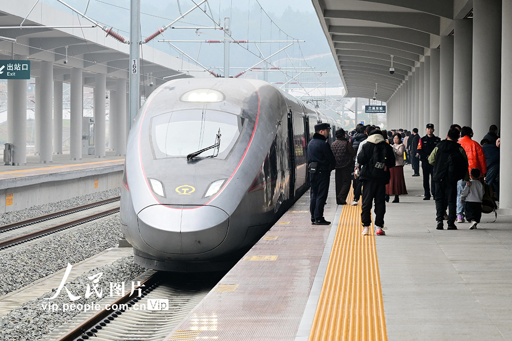 浙江：金建高铁兰建段通车运营