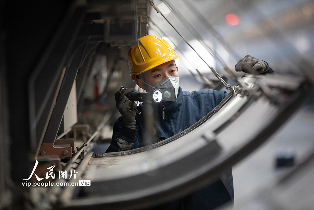陝西西安:堅守崗位檢修動車 保障旅客安全出行【3】