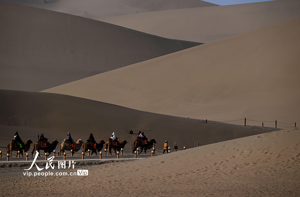 甘肃敦煌：新春游大漠