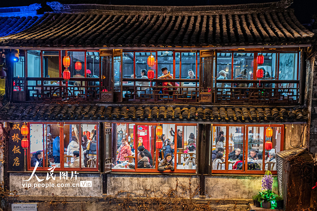 江蘇昆山:周庄古鎮游人如織 假日經濟持續升溫【6】