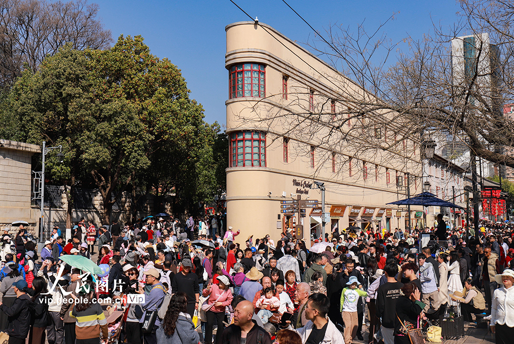 雲南昆明：老街人氣旺【4】